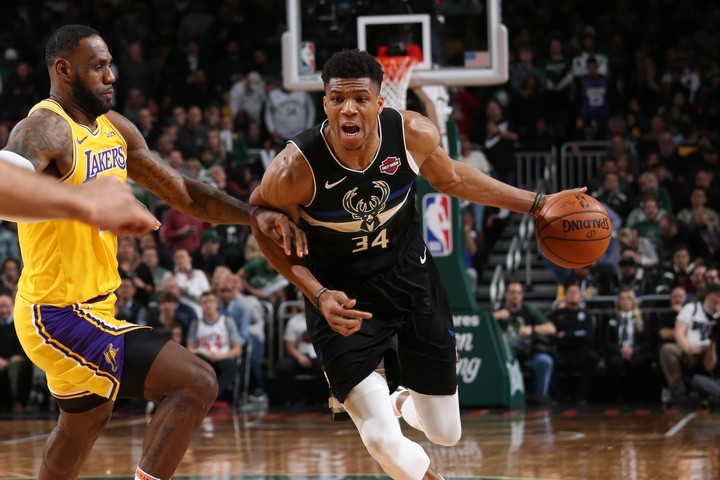 Hviezda NBA to vie aj s futbalovou loptou